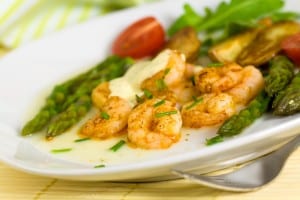 Garnelen mit Backkartoffeln,und grünem Spargel