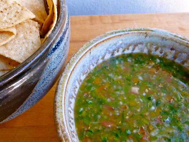 Fresh Salsa Mexicana de Jerez in ceramic bowl near bowl of tortilla chips.