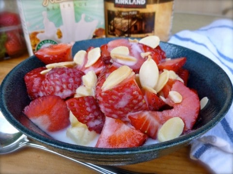 Slim & Healthy Baked Oatmeal with Bananas & Strawberries