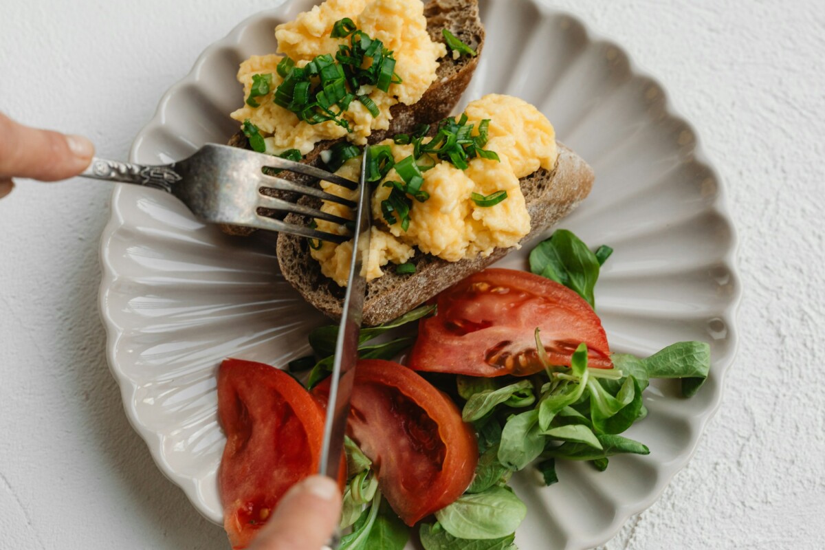 scrambled eggs on toast