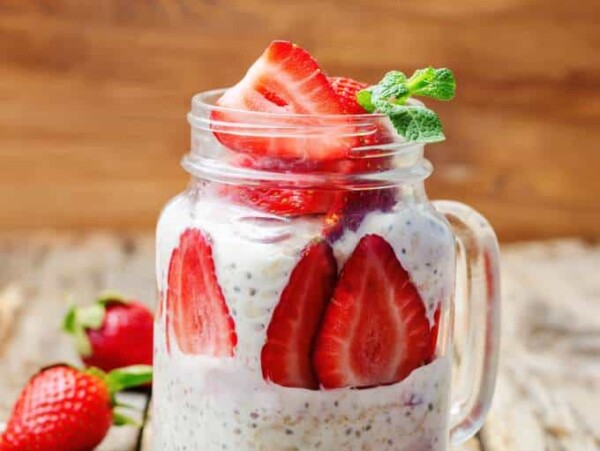 Best Breakfast Yogurt for Weight Watchers with Fresh Strawberries - 6 SmartPoints