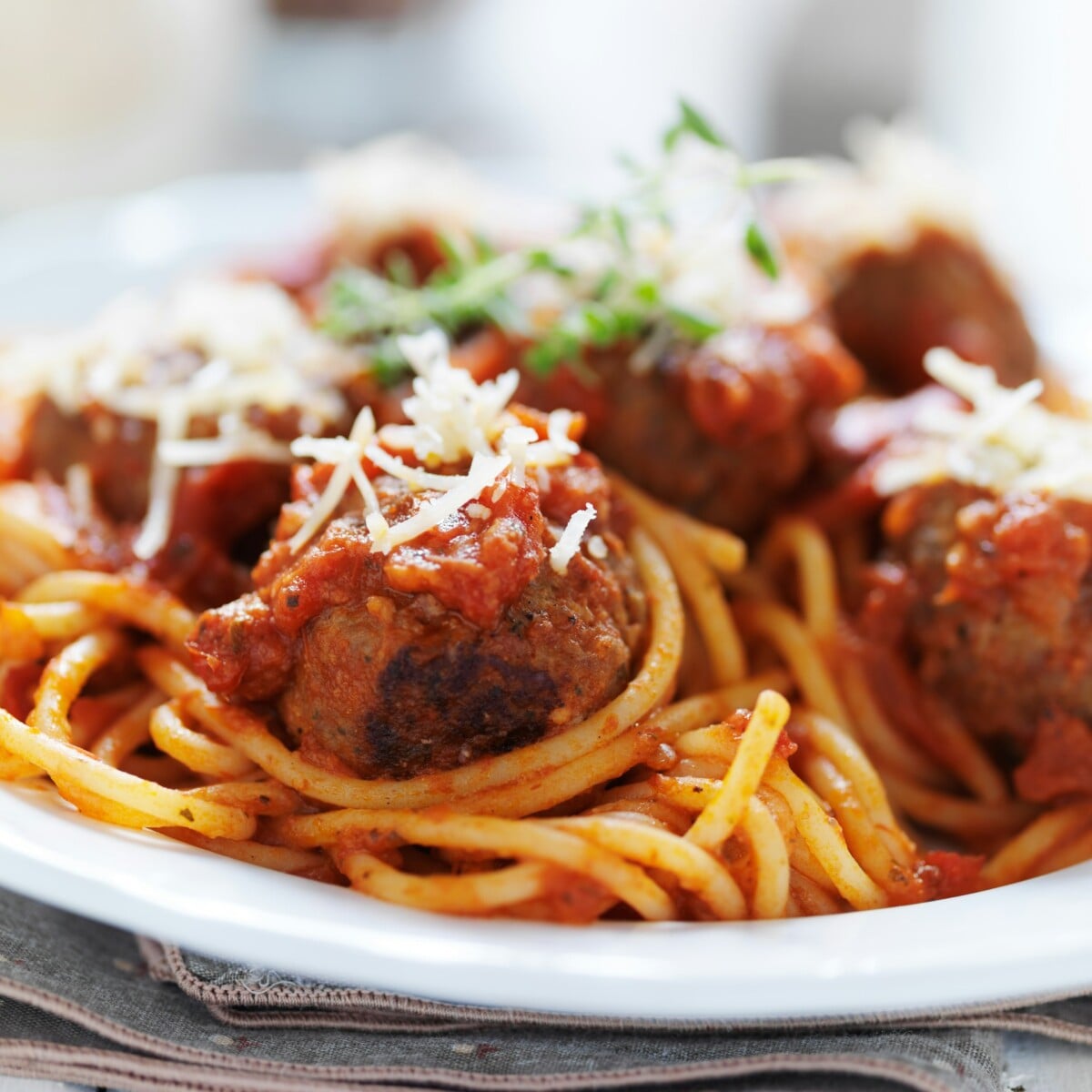 close up of spaghetti & meatballs with marinara sauce