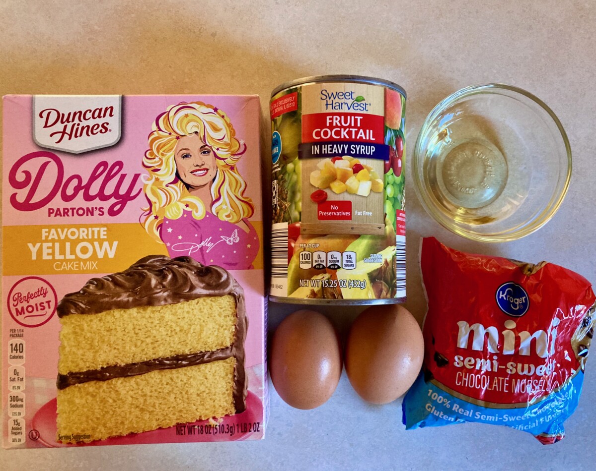 fruit cocktail cake ingredients, cake mix, eggs, chocolate chips, oil