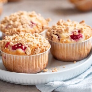 strawberry streusel muffins