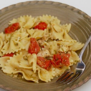 Healthy 4-Ingredient Pasta with Pesto and Tomatoes - 9 Weight Watchers SmartPoints