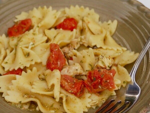 Healthy 4-Ingredient Pasta with Pesto and Tomatoes - 9 Weight Watchers SmartPoints
