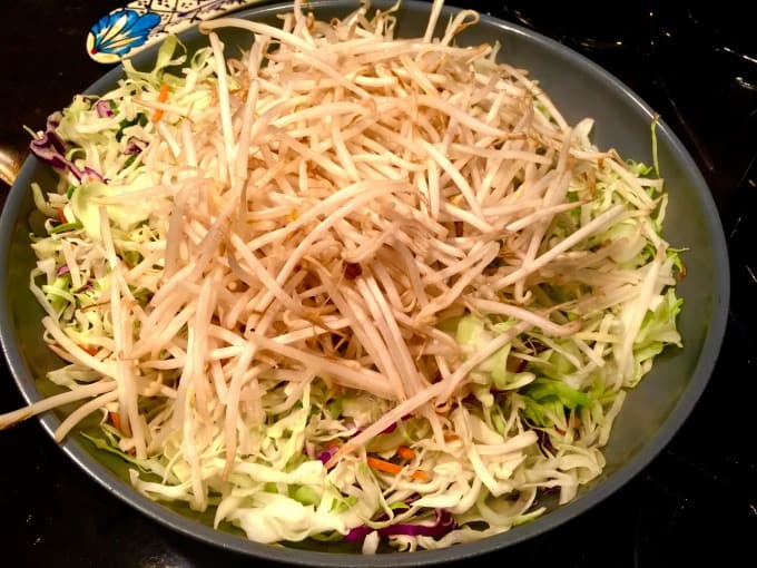  Shredded Slaw Mix & Bean Sprouts