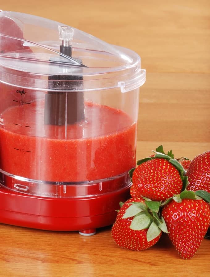 Food processor with strawberries.