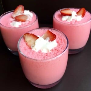 3 glasses of zero point WW strawberry yogurt fluff garnished with sliced strawberries