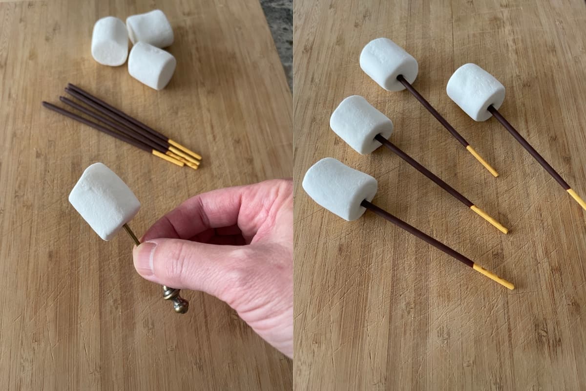 Κάνοντας Pocky S'mores Pops βάζοντας σοκολατένια μπαστούνια Pocky σε marshmallows Jet-Puff