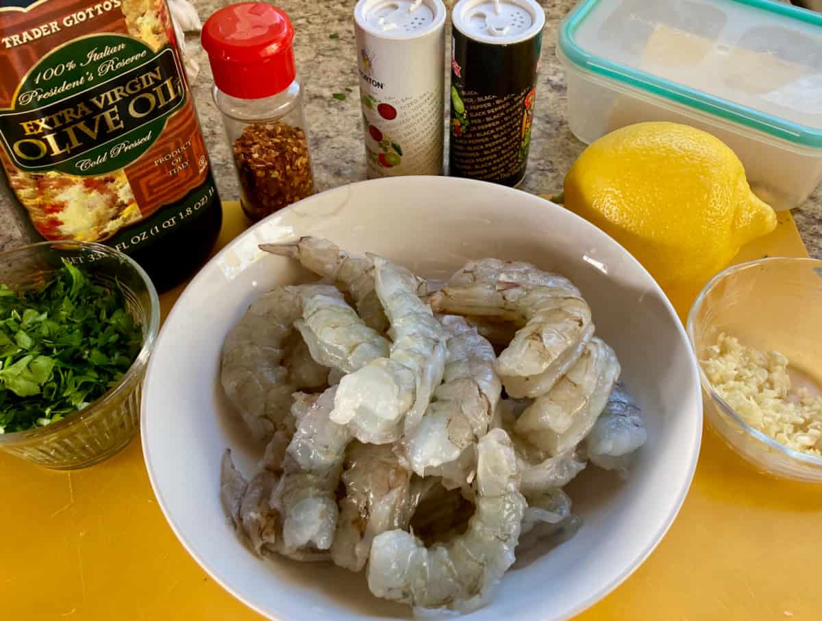 Shrimp Scampi Ingredients: olive oil, chopped parsley, raw shrimp, salt, pepper, crushed red pepper flakes, lemon, butter, wine.