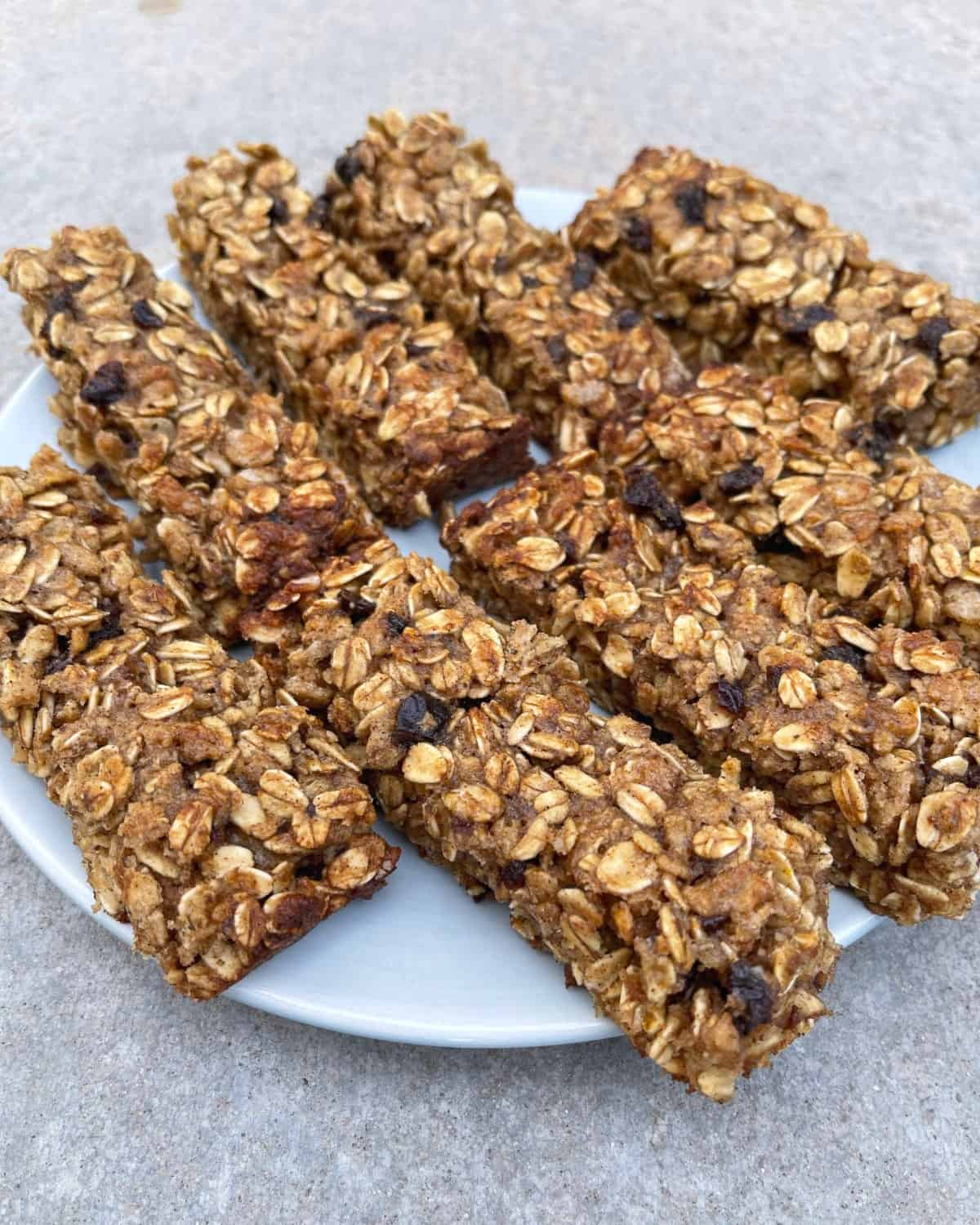 Eight gluten-free oatmeal spice bars with raisins on round serving platter.